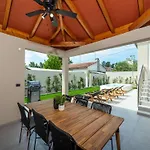 Stylish Just 200 M From The Sea Tatil Evi Umag